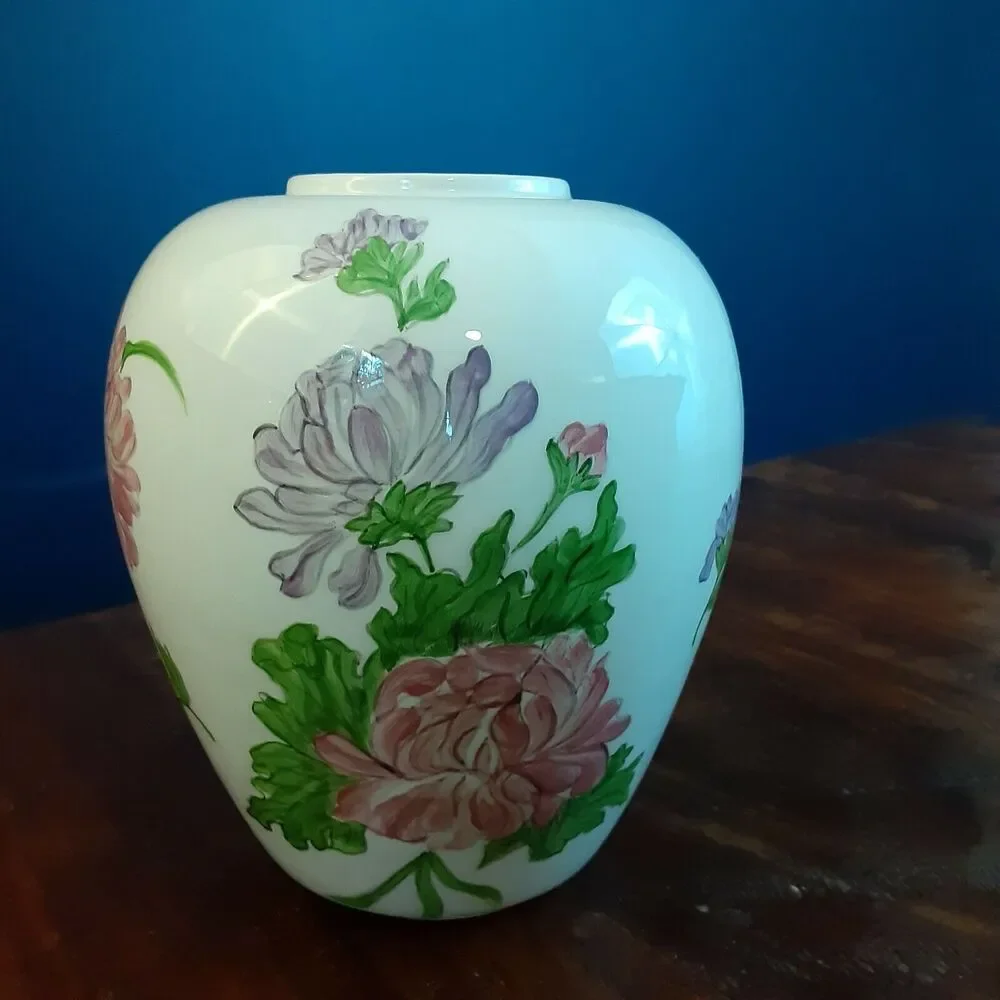 Hilde 1975 Pottery Vase, Floral,Cottage,Elegant,Visually Pleasing
